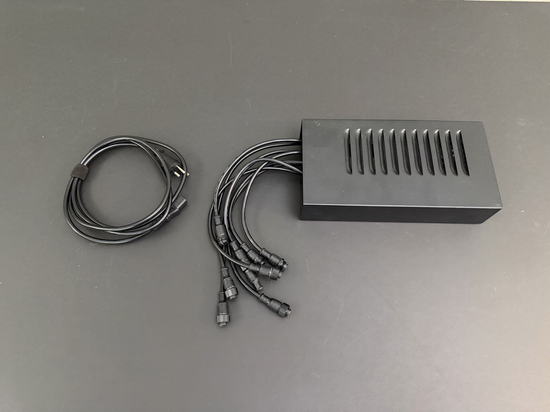 12V-LED-Netzteil 4-fach Vorschaubild